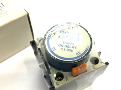 NEW TELEMECANIQUE TIME DELAY CONTACT BLOCK