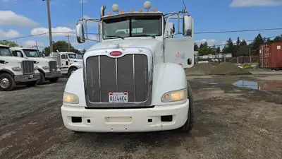 USED 2013 PETERBILT 386