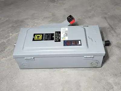USED SQUARE D CH221N