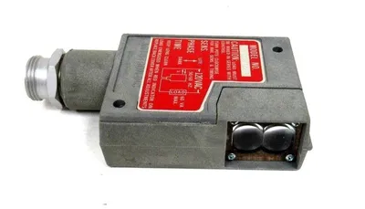 NEW AUTOTRON A20000R RETRO REFLECTIVE SENSOR