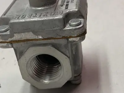 New | in-Stock MAXITROL R400S Regulators Ohio US | Surplus Asset Holdings #1246802