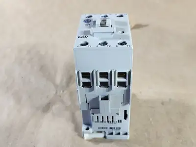 NEW ALLEN-BRADLEY 100-C30D00
