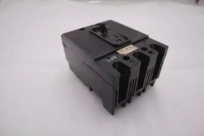ITE CIRCUIT BREAKER EE3B015 15 AMP 3 POLE 240 VAC 125/250 VDC STOCK B-618