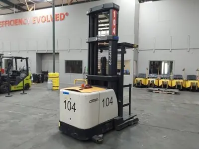 USED 2019 CROWN SP4050-30