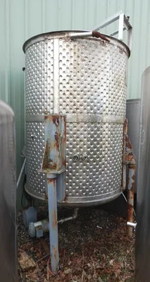 USED 700 GALLON MIXING TANK 700 GALLON
