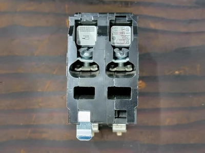 USED SQUARE D QOB220