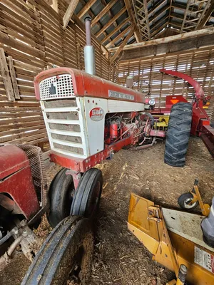 FARMALL 560 Tractor | Iron Listing (5)
