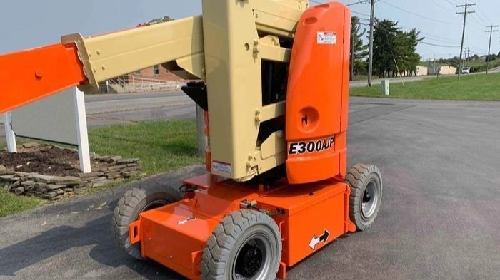USED 2012 JLG E300AJP