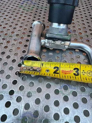 USED ITT PURE FLO 3- WAY 316L DIAPHRAGM VALVE W/ 3/4"SANITARY TO ELBOW FITTING