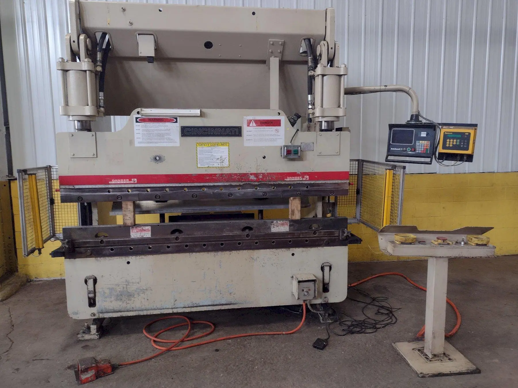 90 TON X 8' CINCINNATI MODEL 90CBX6 HYDRAULIC PRESS BRAKE: STOCK #16451