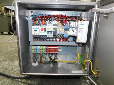 USED BEE INTERNATIONAL DEE BEE 2000