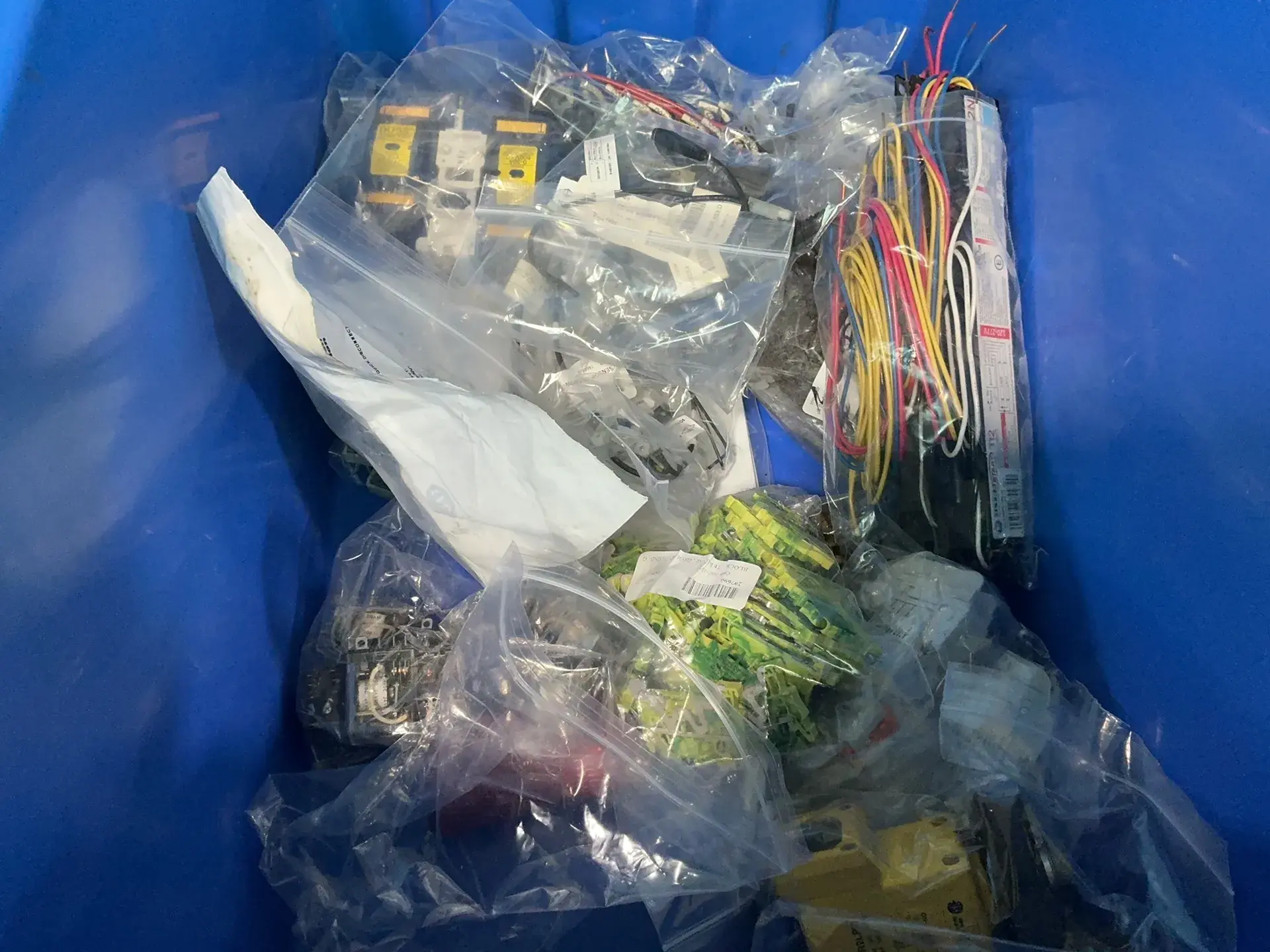 Used GENERAL ELECTRIC, COOPER BUSSMANN, OMRON _UNKNOWN_ Electronics & Components Ohio US | HGR 24 #1507806