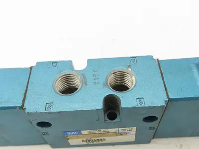 MAC 821C-PP-111CA-152 Pneumatic Double Solenoid 4/3 Spool Valve 120V 1/4" NPT
