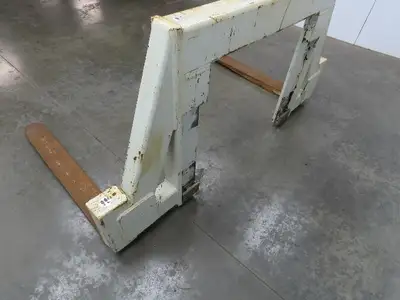 Cascade Fixed Fork Spreader Class 4 Type 84" OD 6x47" Forks 48" Carriage