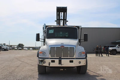 New | in-Stock 2027 PETERBILT 548 Rolloff Trucks Texas US | Roll Off Truck World #1492015