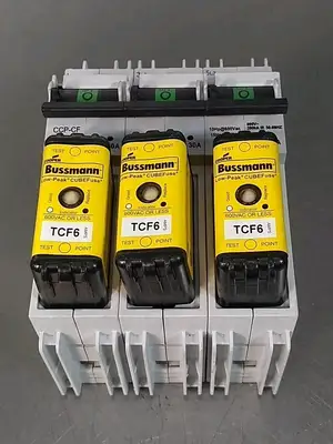 COOPER BUSSMAN CCP-3-30CF + (3) TCF-30 600Vac 30A 3P Switch Loc4E23