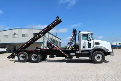 New | in-Stock 2026 MACK GRANITE 64BR Rolloff Trucks Texas US | Roll Off Truck World #1491875