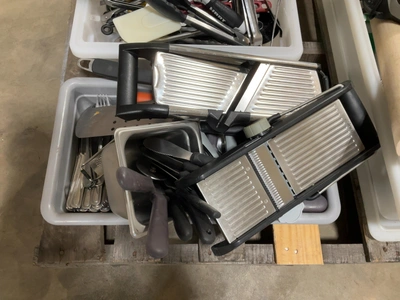 Used MIXED LOT OF MISCELLANEOUS RESTAURANT AND KITCHEN UTENSILS Smallwares Michigan US | Miedema Asset Management Group #1761535