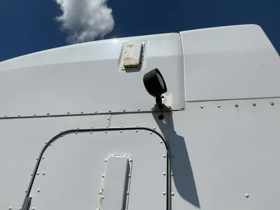 USED 2011 PETERBILT 386