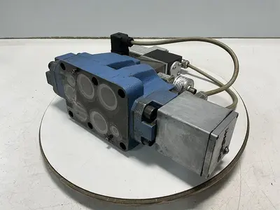 USED MOOG D633-7205
