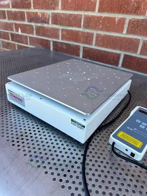 Used THERMO MAXQ 2000 BENCHTOP CO2 RESISTANT SHAKER 88881101 W/ THERMO CONTROLLER Shakers California US | Equipment Lab #1302397