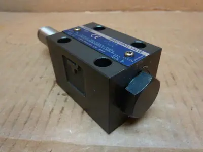 USED YUKEN DSG-01-2B2-D24-N-7090-L