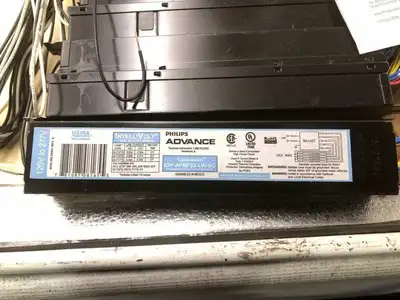 Philips Advance IOP-4PSP32-LW-SC 4 Lamp Program Start T8 Ballast -NIB of 20