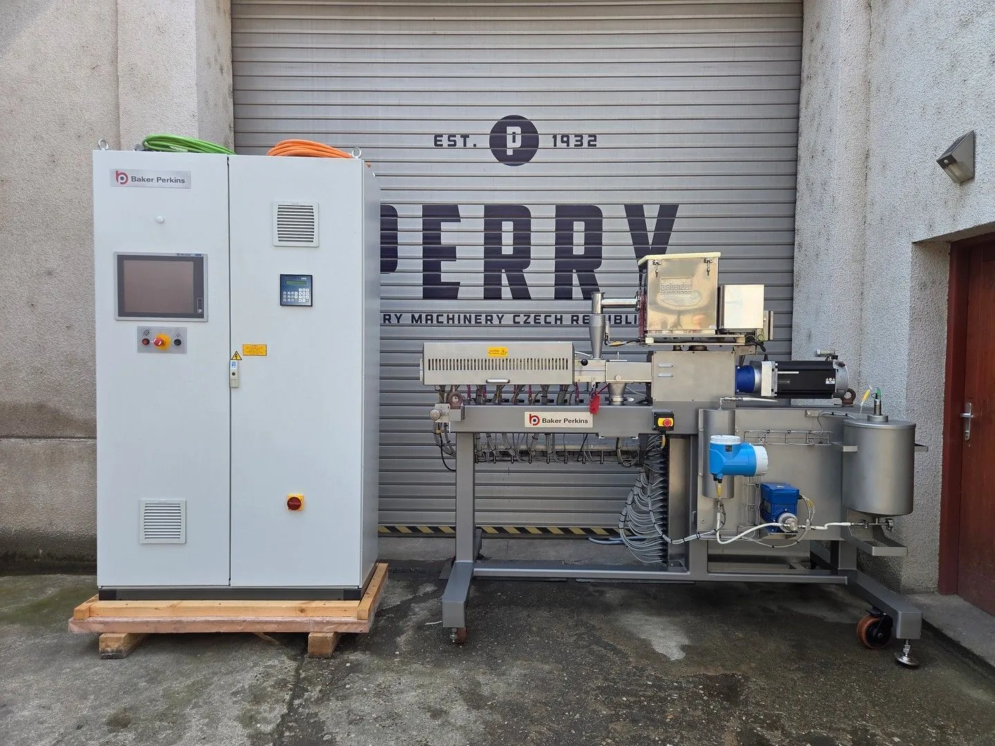 Used BAKER PERKINS MP24PH Food Extruders CZ | Perry Equipment #1307420