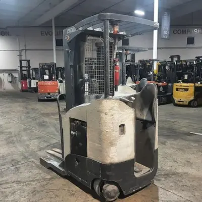 USED 2019 CROWN RR5725-45