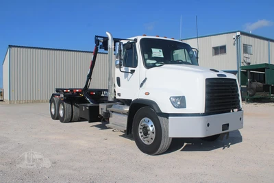 New | in-Stock 2027 FREIGHTLINER 114SD PLUS Rolloff Trucks Texas US | Roll Off Truck World #1507657