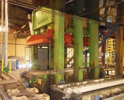 USED BECKER PANEL PRESS 650 TON