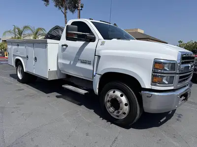 USED 2019 CHEVROLET W5500