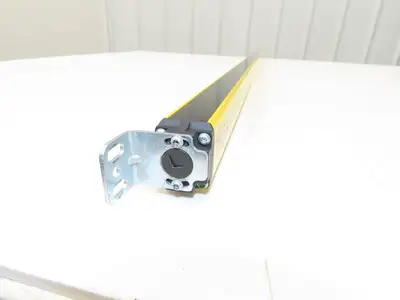 Schmersal SLC440COM-E-1290-14 Safety Light Curtain Emitter Only -Parts or Repair