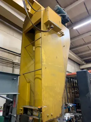 2 TON X 18' SPAN X 12' HIGH HOWE FREE STANDING JIB CRANE, WITH REMOTE CONTROL,  POWER ROTATION & YALE 2 TON HOIST: YOBRO #24579