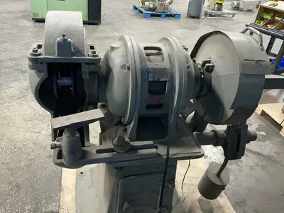 Used THE UNITED STATES ELECTRICAL CO. 70 Pedestal Type Grinders (Double End) Ohio US | HGR 24 #1266487