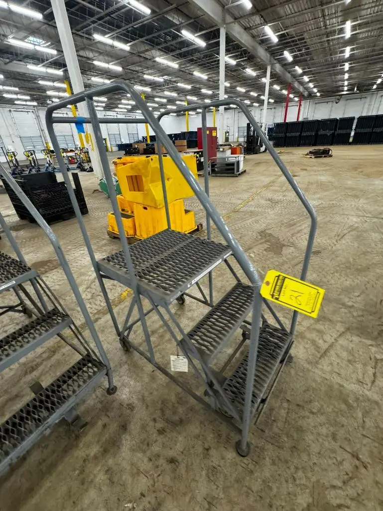 Used _UNKNOWN_ _UNKNOWN_ Ladders North Carolina US | Myron Bowling Auctioneers Inc #1543442