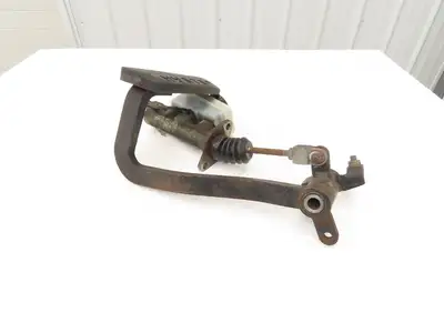 Hyster E60Z-33 Brake Pedal Master Cylinder Assembly