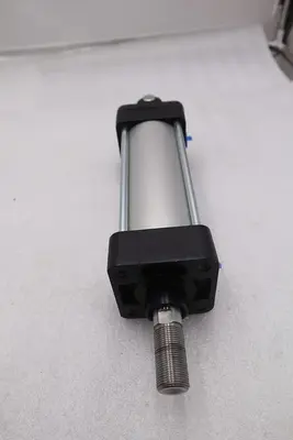 Used _UNKNOWN_ _UNKNOWN_ Pneumatic Cylinders Pennsylvania US | Global Equipment International, LLC #1436223