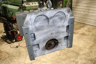 Kearney & Trecker TF20 Universal Vertical Head