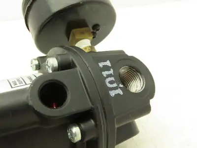 Fairchild 10233 Kendall Pressure Regulator 0.5-30PSI Range 500 PSIG Max 3/8" NPT