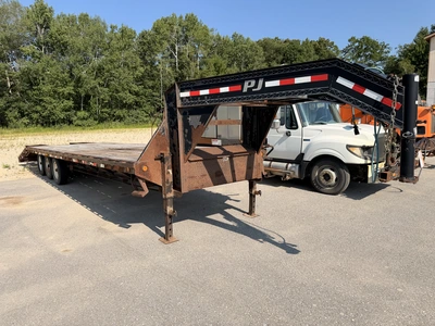 Used 2010 PJ GOOSENECK DECKOVER TRI-AXLE Deckover Trailers Michigan US | Miedema Asset Management Group #1338391