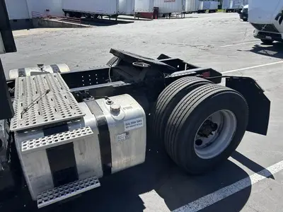 USED 2022 VOLVO VNR42T300