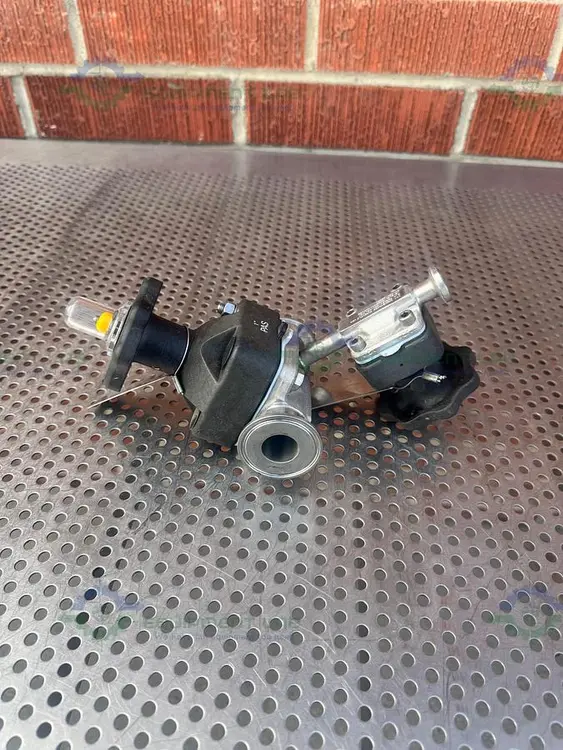 Used 2- ITT PURE FLO RA0.5MAX DIAPHRAGM VALVE W/ 1" TO 1/2" SANITARY FITTING Valves/Fittings California US | Equipment Lab #578255