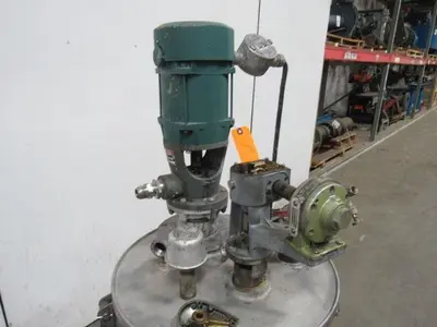 Binks Model 43-717 50 Gallon Steel Airless Paint Mix Tank W/Agitator & Pump