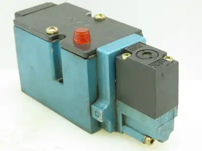 MAC 82A-AC-BKA-TM-DDA5-1DA Pneumatic Solenoid Control Valve 150PSI 24VDC Coil