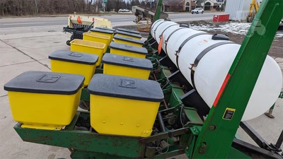 USED JOHN DEERE 7000