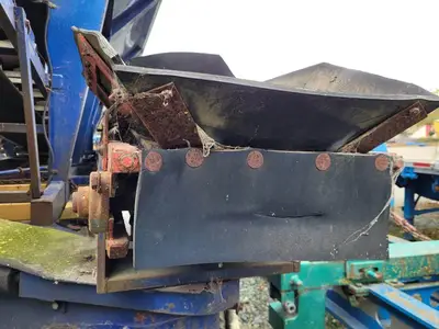 USED 2003 CANAMERICAN STONE SPREADER SOIL KING XL19