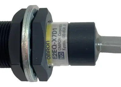 NEW OMRON E2EQ-X7D1 2M PROXIMITY SWITCH 12 to 24 VDC E2EQX7D1