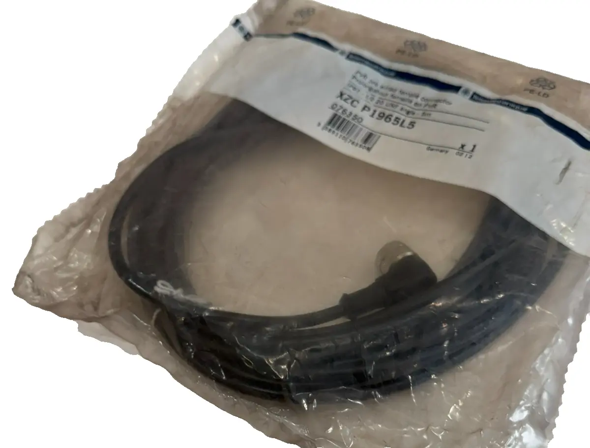 NEW TELEMECANIQUE XZC P1965L5 CONNECTOR CABLE 5M