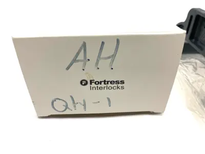 USED FORTRESS INTERLOCKS INTERLOCK ACTUATOR HANDLE GRAY PLASTIC KEYED
